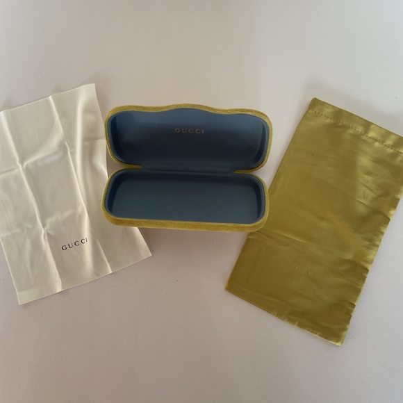 Gucci Velvet Sunglasses Case with cleaning cloth and satin pouch - Picture 1 of 8